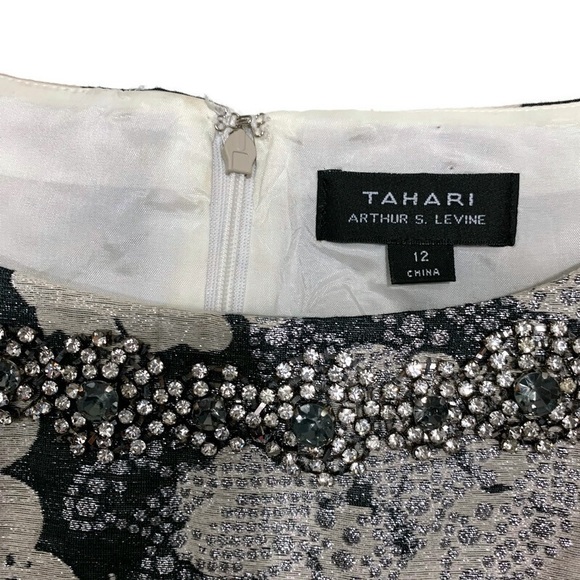 Tahari Arthur Levine Metallic Floral Gray Beaded Cocktail Dress Size 12 - Picture 2 of 10